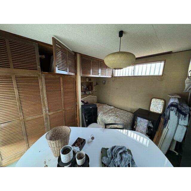 収納が天井までたっぷりあるお部屋です