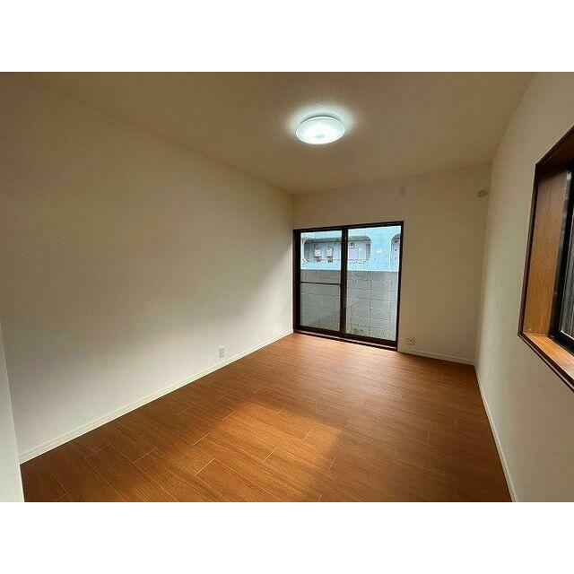 １階洋室約６．５帖