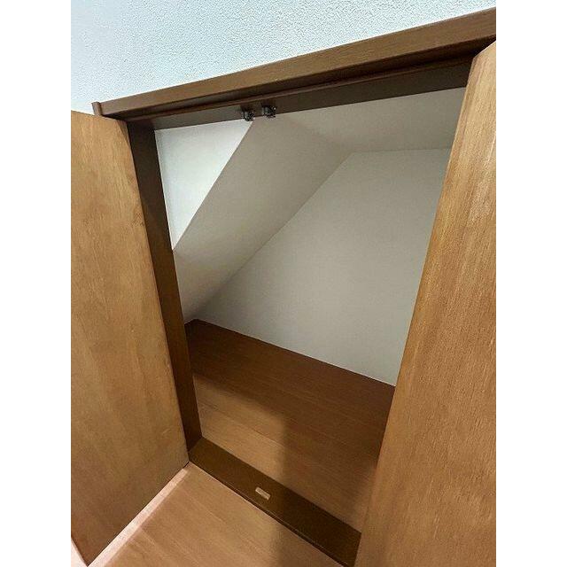 １階廊下収納内