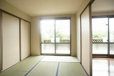 ☆和室☆建物南側には遮るのもがありません☆