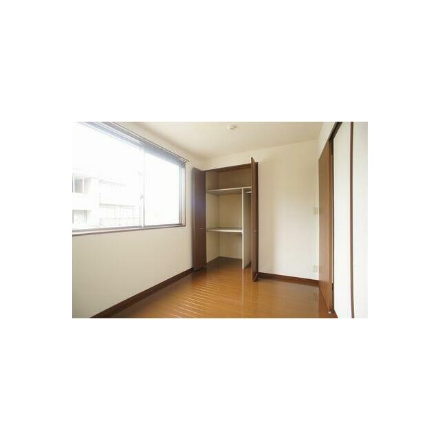 ☆北側洋室☆布団も収納できる奥行きのあるクローゼット付です☆