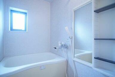 ☆換気窓のある浴室☆追い焚き機能付給湯です☆