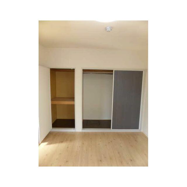 東側洋間収納