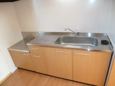 窓付きで明るいキッチン