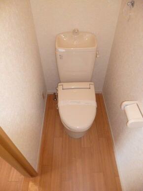 窓付きで明るいトイレ