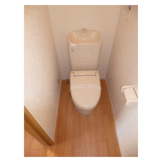 窓付きで明るいトイレ