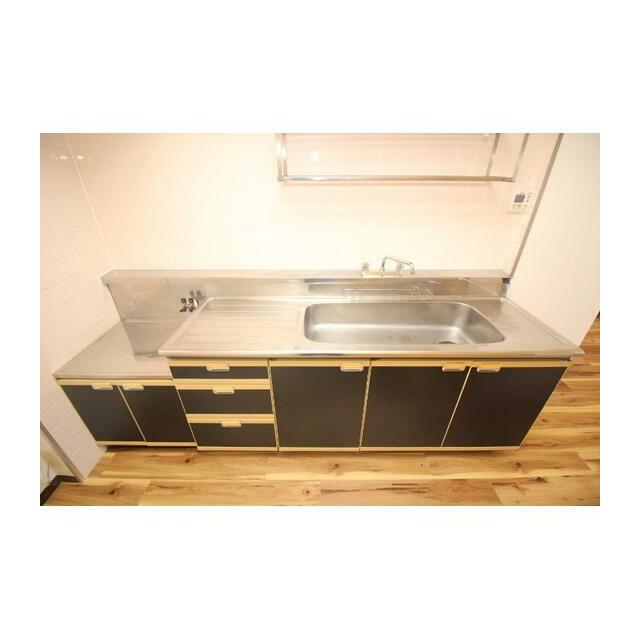 元が3LDKのお部屋ですので、キッチンが大きい♪