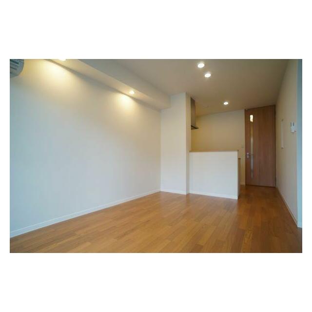 南東向きのＬＤＫ♪ダウンライトも施しており、明るいおしゃれなお部屋です♪