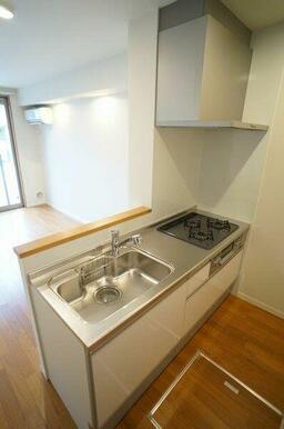 料理好きにはうれしい魚焼グリル付３口コンロ付システムキッチン♪