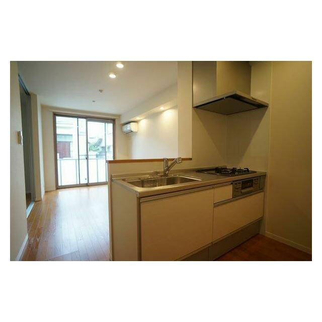 キッチンは対面キッチンとなっており、会話を楽しみながら料理することができます♪