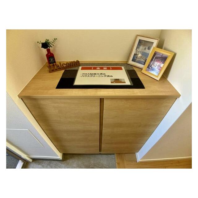 玄関　床、クロス、シューズボックスもすべて交換しております