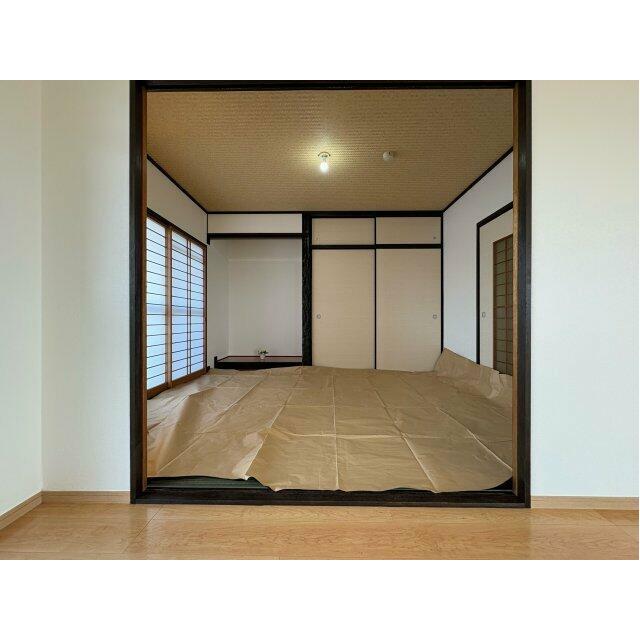 ※畳表の日焼け養生のため表面を覆っています。