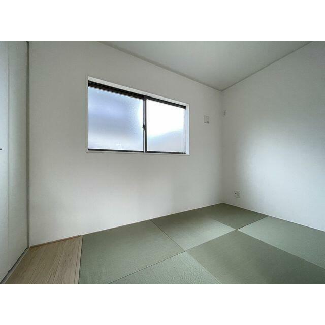 お茶の間としてはもちろん、客間にも最適。階段を使わず移動できるので安心です。
