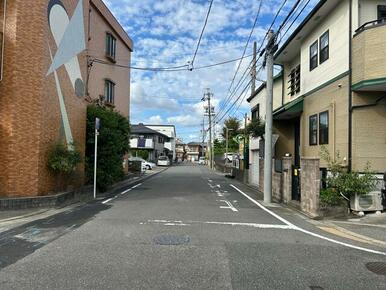 東側前面道路