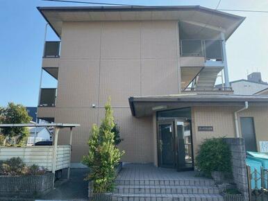 落ち着いた雰囲気の外観です