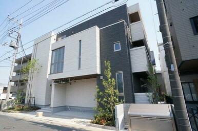 【重量鉄骨造３階建てＳｈａＭａｉｓｏｎ】自然と調和したシャーメゾンガーデンズ★４仕様の物件です！！…