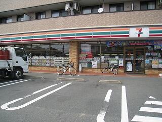 セブンイレブン名塚店
