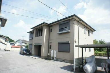 ■外観■　積水ハウス施工のシャーメゾン！各世帯駐車場２台付き（無料）♪