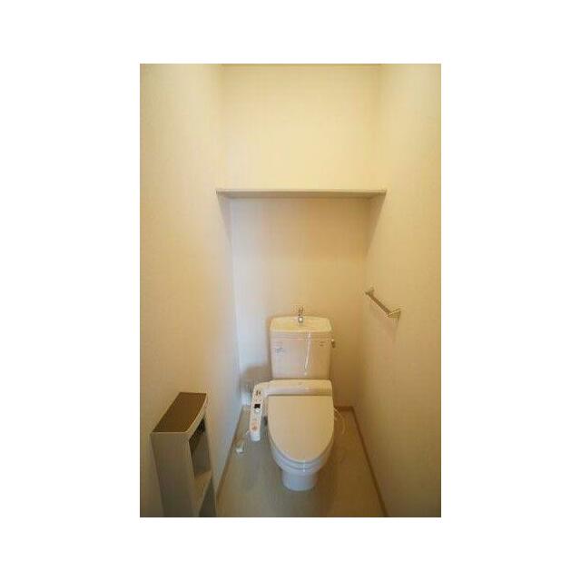 幅広い年齢層から支持されている今や必須アイテムの温水洗浄暖房便座♪冬場も便座が暖かくご使用いただけ…