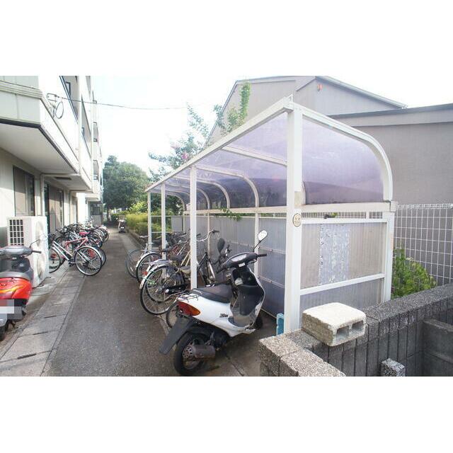 雨の日でも安心して止められる屋根付駐輪場☆