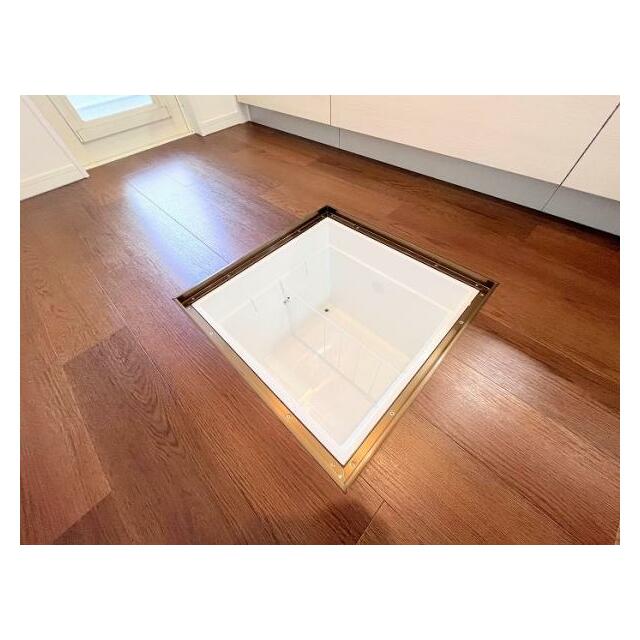 「キッチン」便利な床下収納付きです