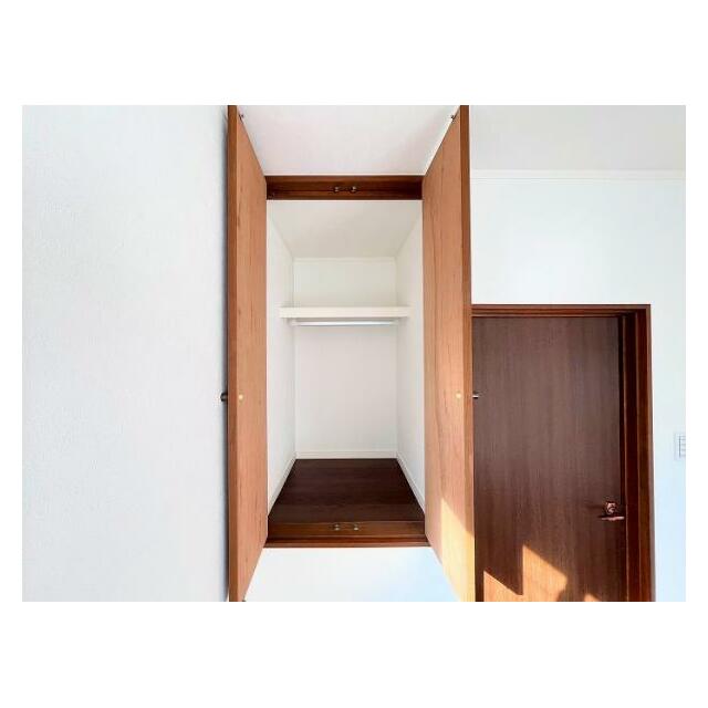 「２階西側洋室」クローゼット付きです