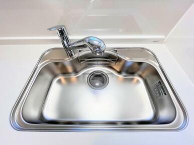 「キッチン」ゆとりのある広さのシンクです