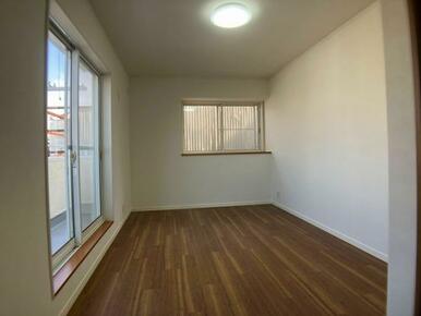 2階洋室　約7帖