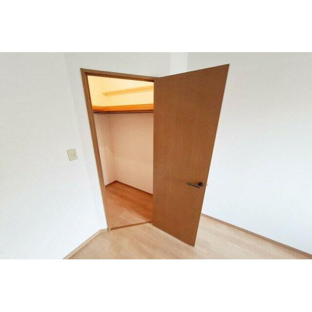 洋室1のウォークインクローゼット