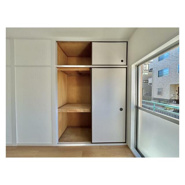 「西側洋室」収納