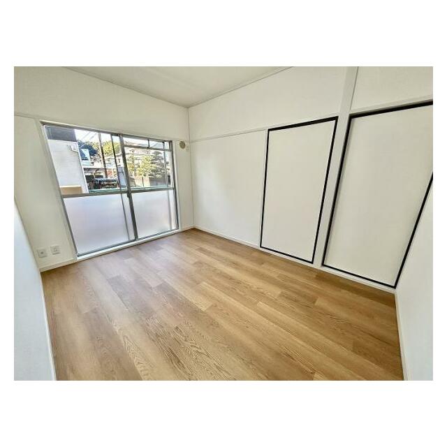 「東側洋室」約6帖のお部屋です