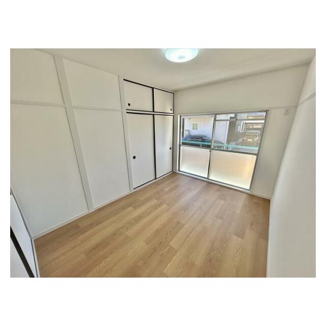 「西側洋室」約6帖のお部屋です