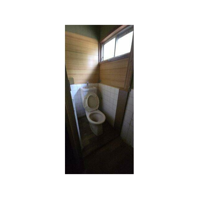 シンプルな1階トイレ