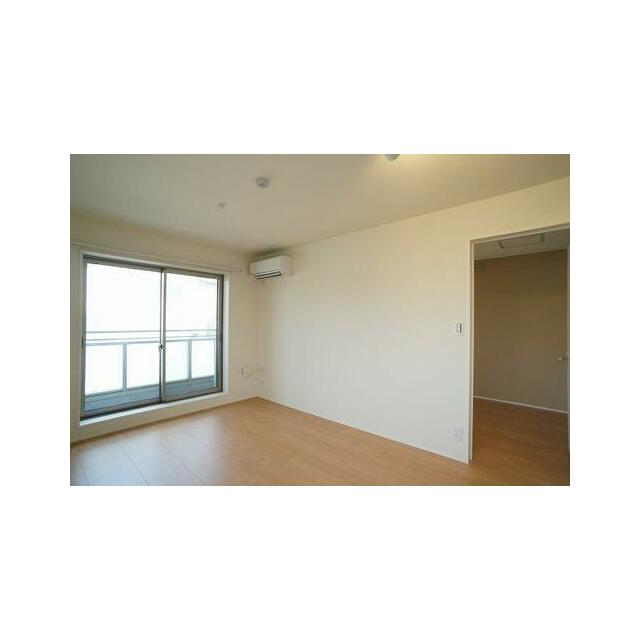 床は高級感のあるフローリング仕様♪