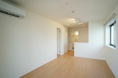 ＬＤＫにはスライディングライトがあり、スタイリッシュな空間を演出します♪