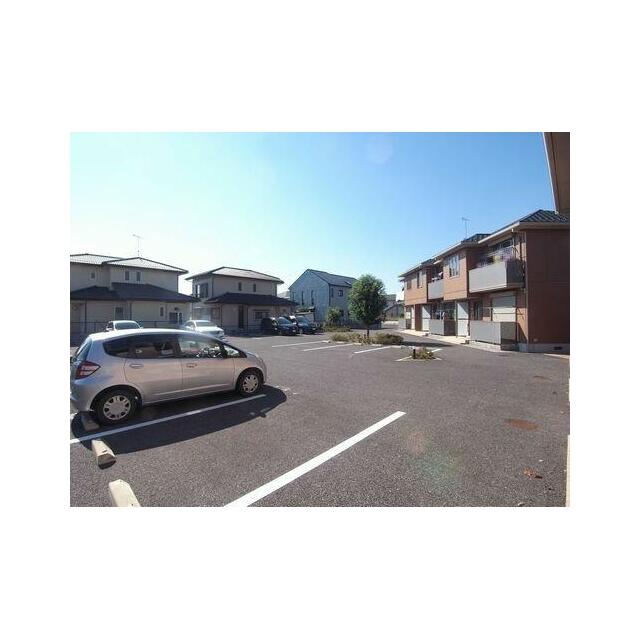 敷地内に駐車場が有ります。