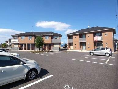敷地内には２棟の建物が有ります。