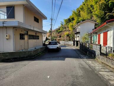 前面道路、交通量も少なく静かな住環境です！