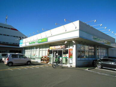 ファミリーマート ドラッグエース鶴ケ岡店