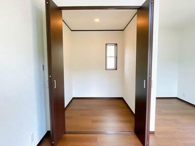 洋室約8帖 収納