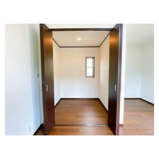 洋室約8帖 収納
