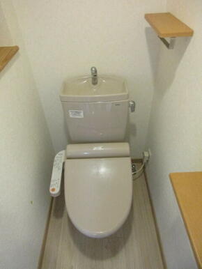 ウォシュレット付きのトイレです。