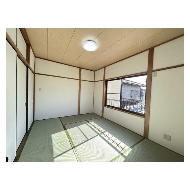 「2階和室」2階和室6帖別角度からの様子です