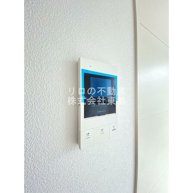 来訪者の姿を確認できるTVモニター付インターホン設置済です！