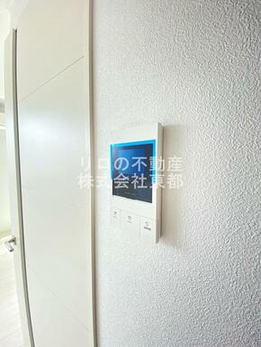 来訪者の姿を確認できるTVモニター付インターホン設置済です！