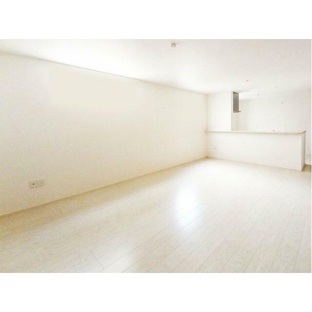 家族の会話が弾み対面式キッチンの間取りです。（施工例）