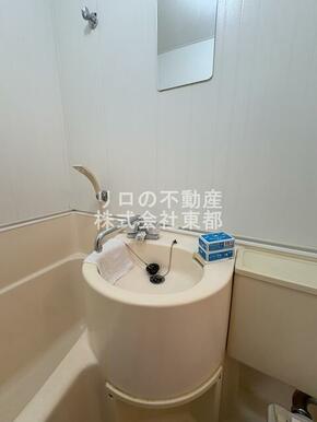 洗面ボウルと鏡もございます☆