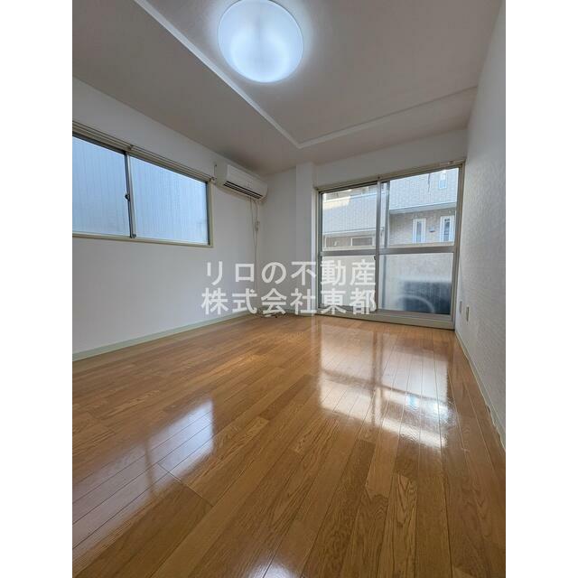 明るい色合いのフローリング♪優しい雰囲気の室内です☆