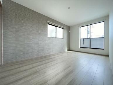 お部屋からバルコニーに出られるので洗濯物や布団などをすぐ干せ取込みも楽にできます！