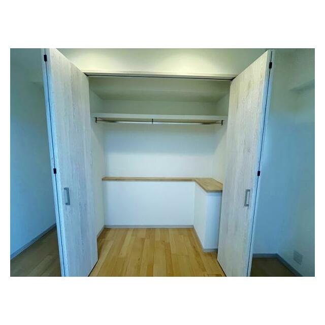 「洋室」北東側　収納　開閉後